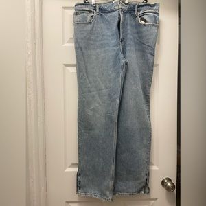 Abercrombie 90’s Ultra Straight High Rise Jean